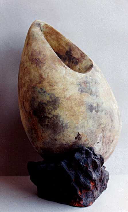 HUEVO. 48 cm