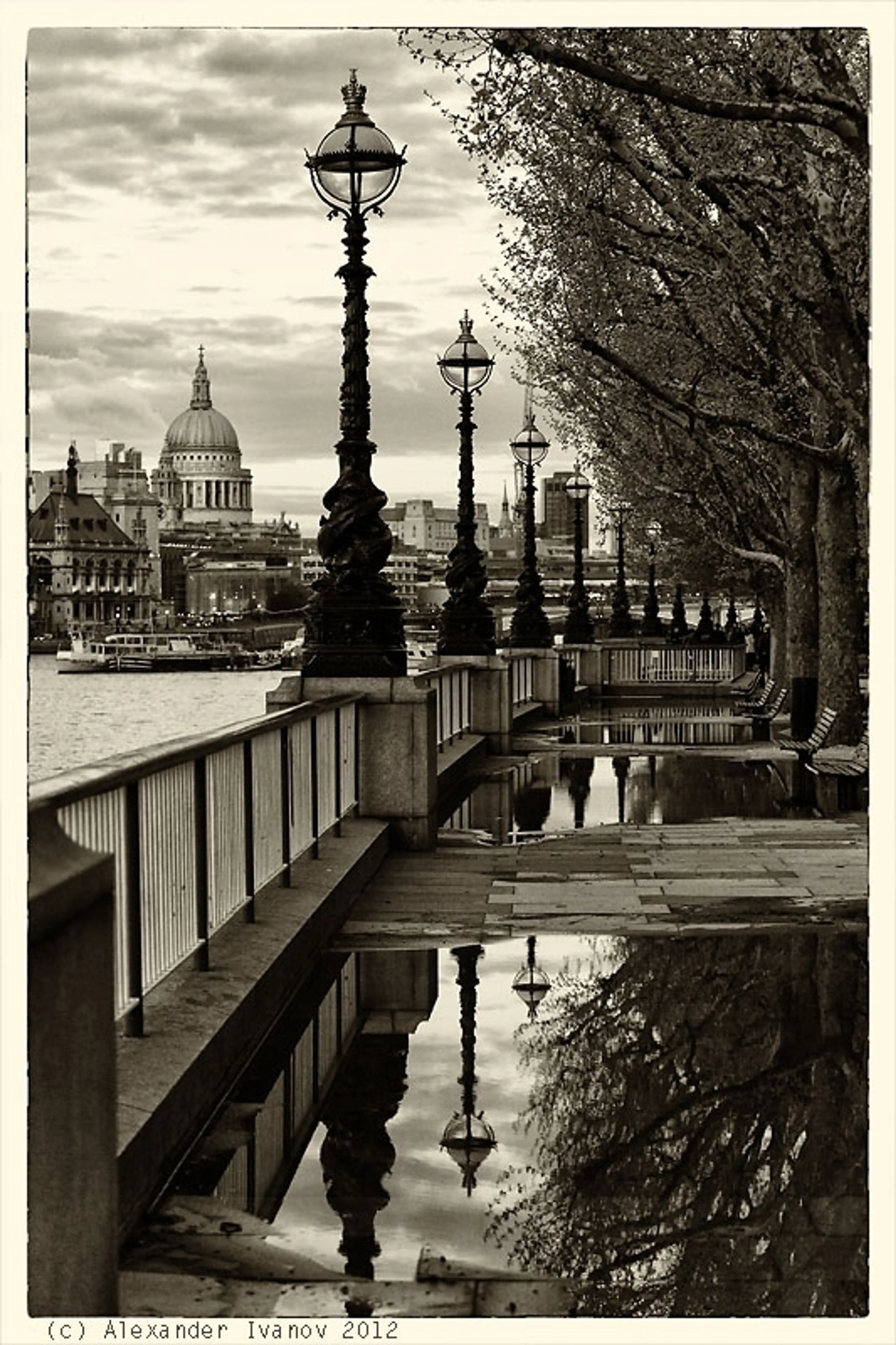 Thames Path in London, UK
