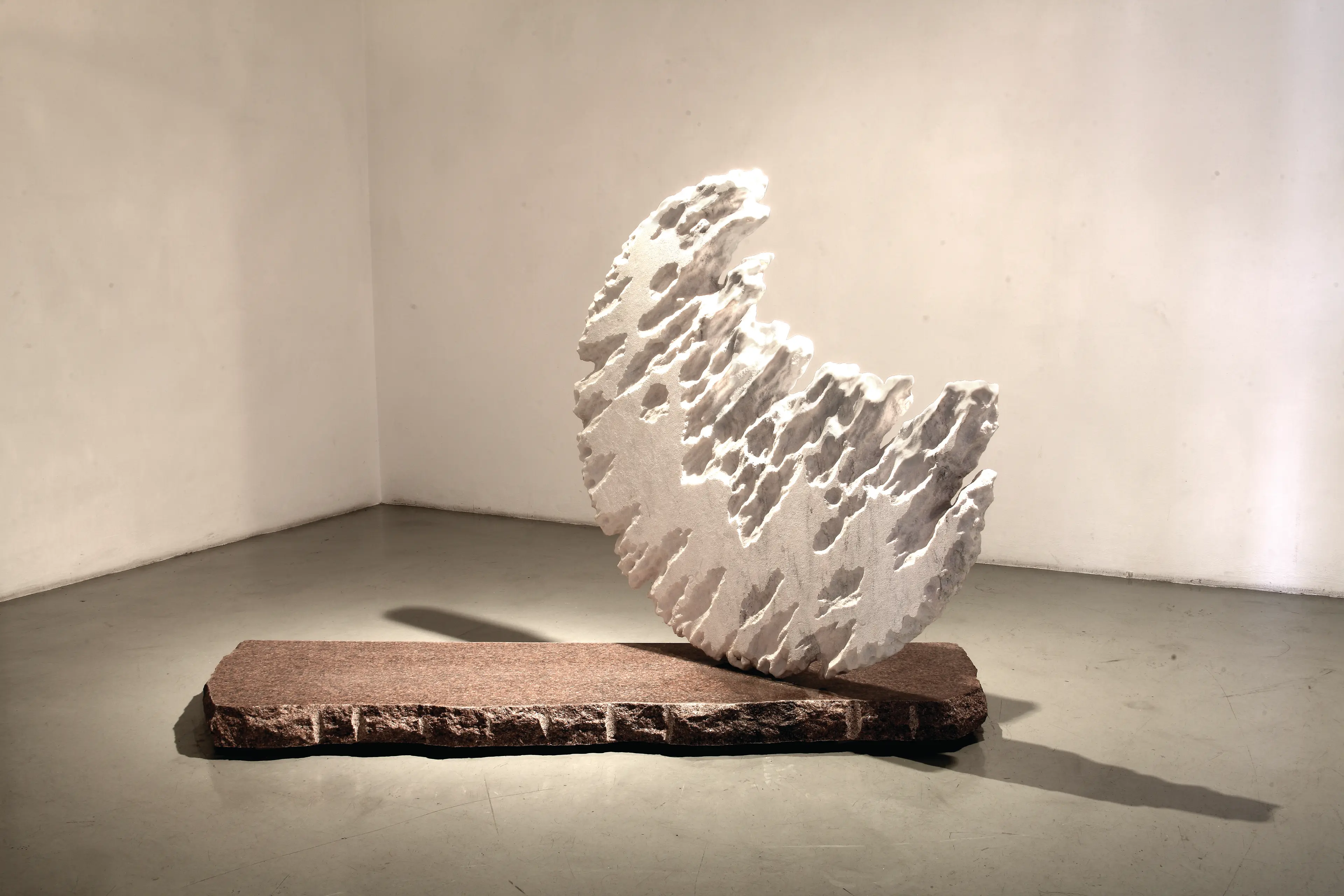 4)Eclipse-1800x700x1600mm-portugal marble-2015