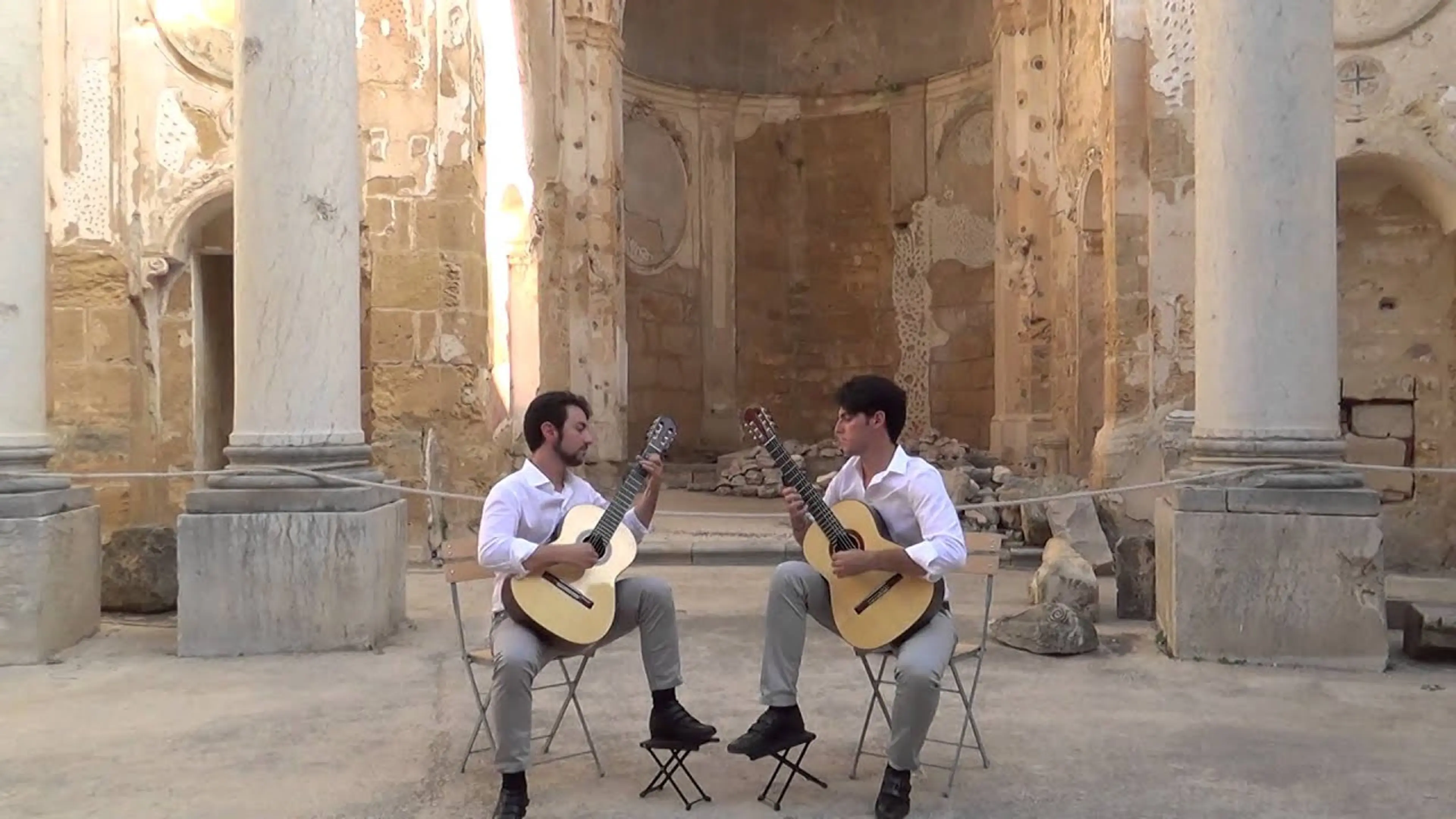 Duo Blanco Sinacori plays IL BARBIERE DI SIVIGLIA (Gioacchino Rossini)