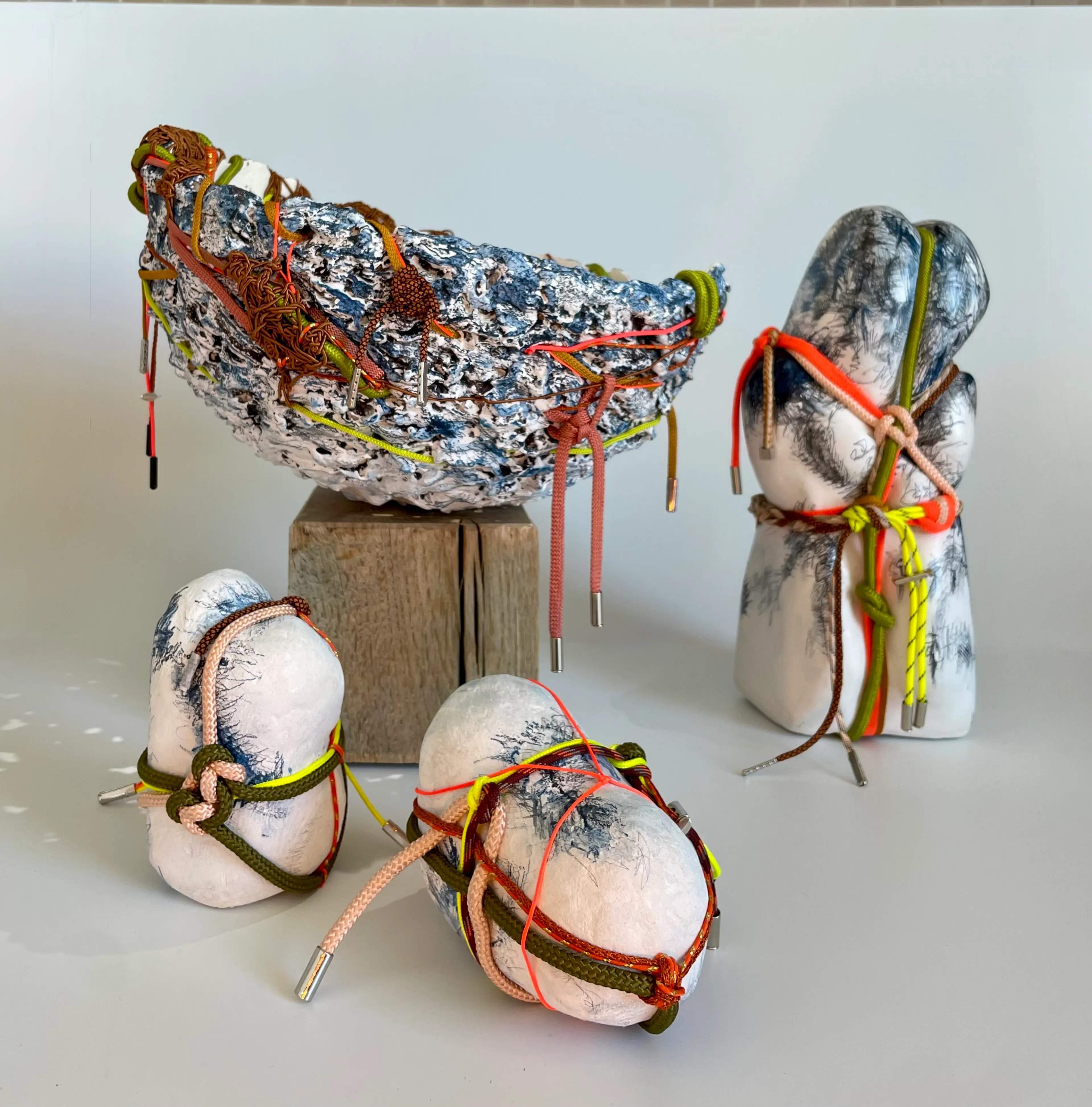 LE NID, LES CAILLOUX IMPROBABLES & LE TOTEM