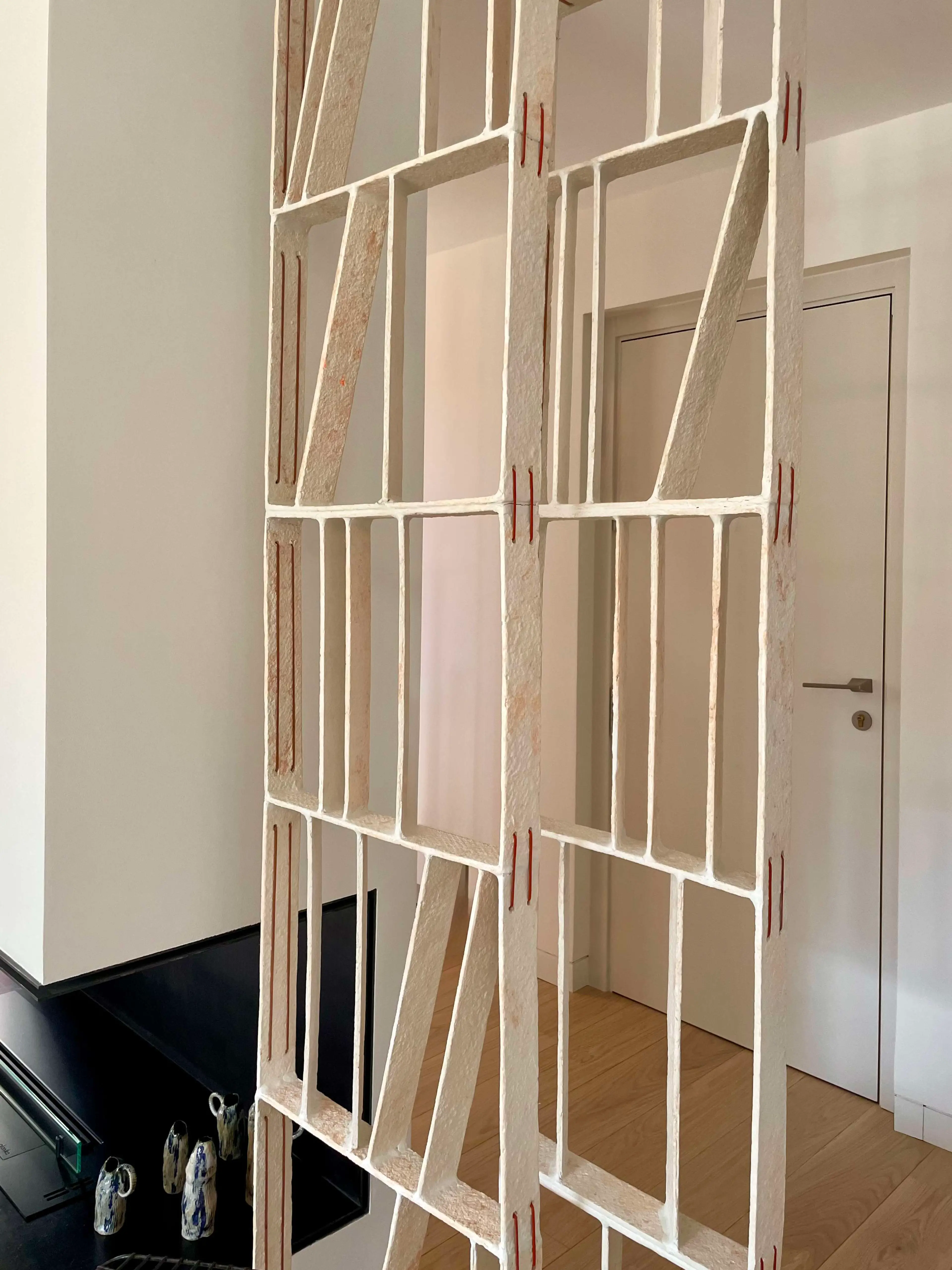 SUSPENDED SCREEN